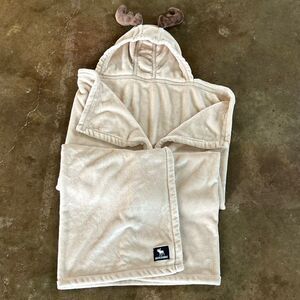 Abercrombie Hooded Reindeer Blanket with Antlers Plush Soft Moose Tan Beige Brow